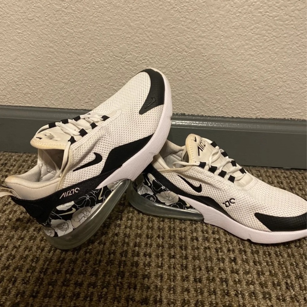 Women’s Nike Air Max 270 Size 7
